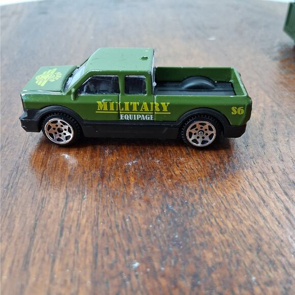 Lot of 9 Military Army Diecast 1:64 Toy Cars Trucks Tank Unbranded - Picture 10 of 10